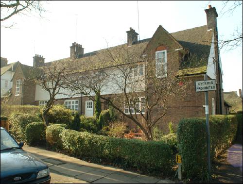 103 Erskine Hill